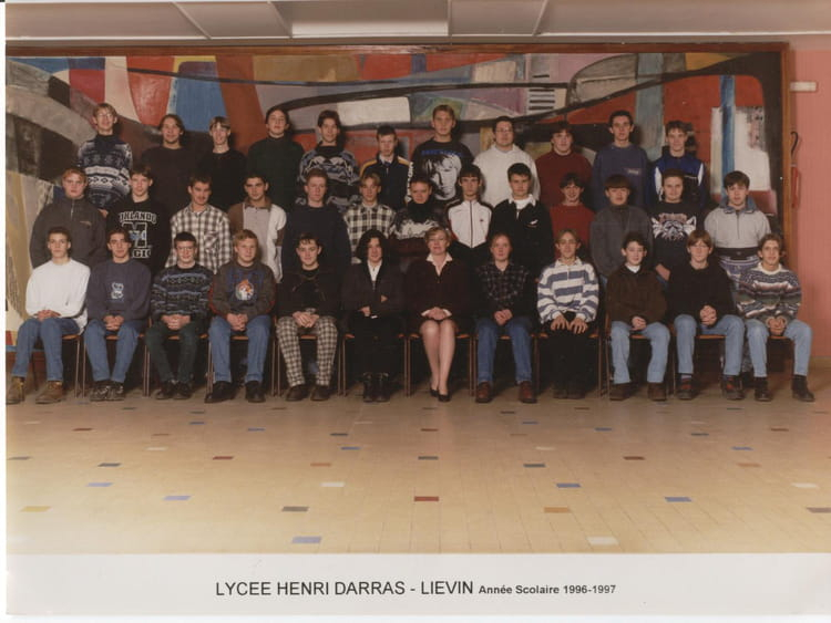 Photo De Classe 2T2 De 1997, Lycée Henri Darras - Copains dedans Coloriage 2T2