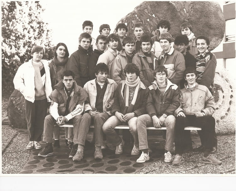 Photo De Classe Seconde 2T2 De 1986, Lycée Technologique encequiconcerne Coloriage 2T2