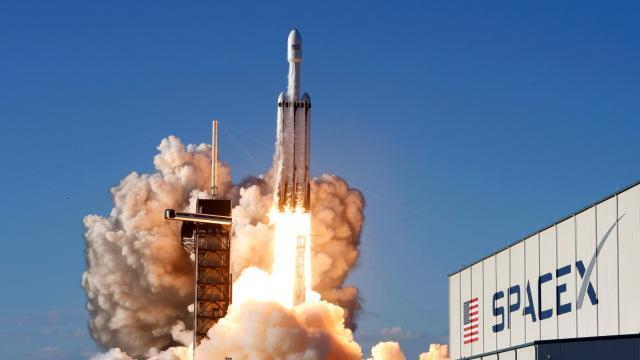 Spacex. Premier Vol Commercial Réussi Pour La Fusée Falcon pour Fusée Falcon 9 Dessin