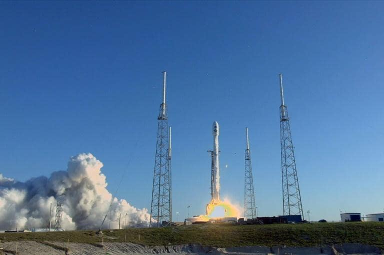 Spacex Reporte Le Tir De Sa Fusée Falcon 9 Nouvelle tout Fusée Falcon 9 Dessin