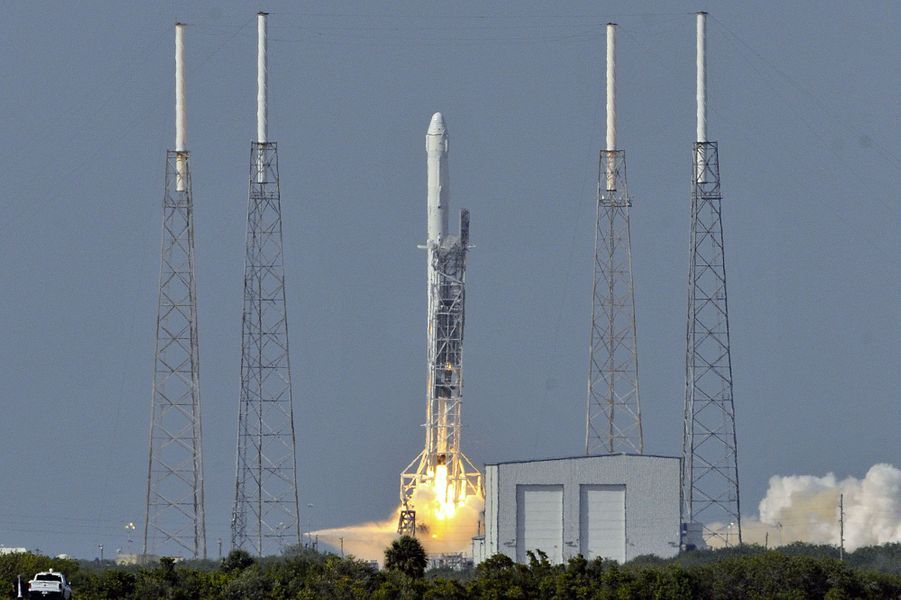 Spacex Réussit L'Exploit destiné Fusée Falcon 9 Dessin