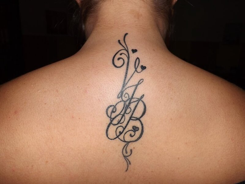 Tatouage &amp;quot;Vib&amp;quot; - L&amp;#039;Association Emily Calligraphy avec Dessin En Tatouage