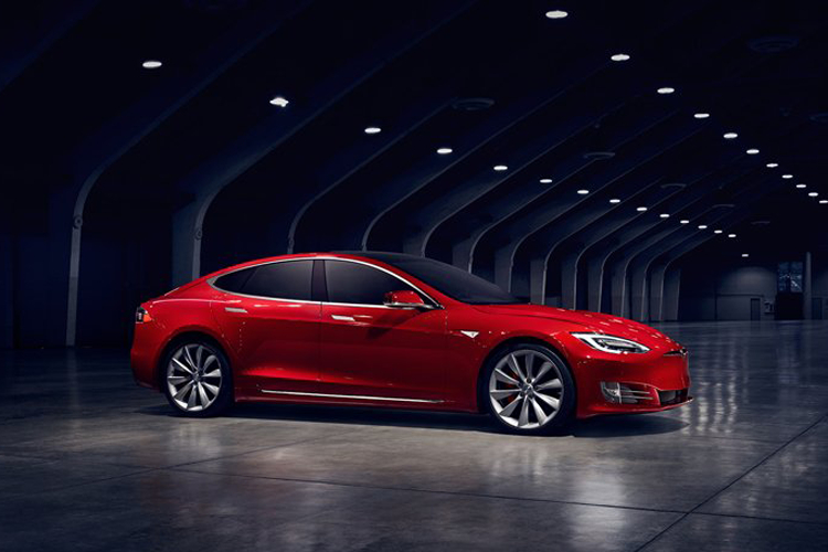 Tesla Remaquille Sa Model S | Charles René | Tesla serapportantà Tesla Model S Dessin