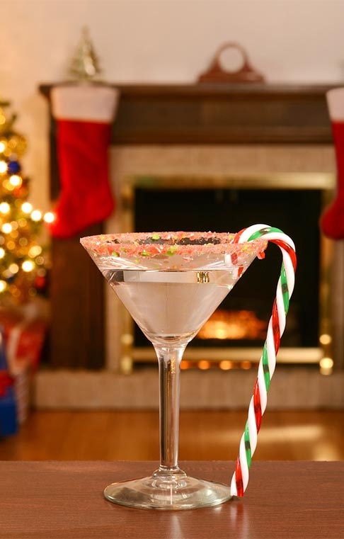 8 Must-Try Holiday Cocktail Recipes :: Compactappliance avec Cocktail Bonbon Candy Cane Spritzer Cocktail