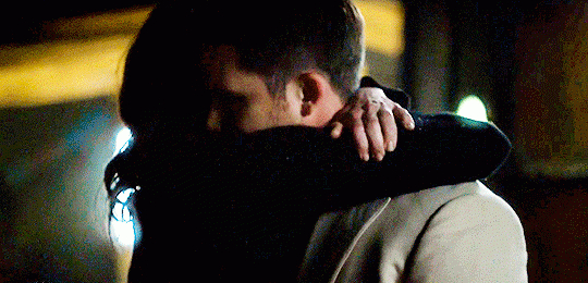 Comfort Hug Gif / Including All The Hugging Gifs, David Tennant Gifs intérieur Gif Calin Tendresse