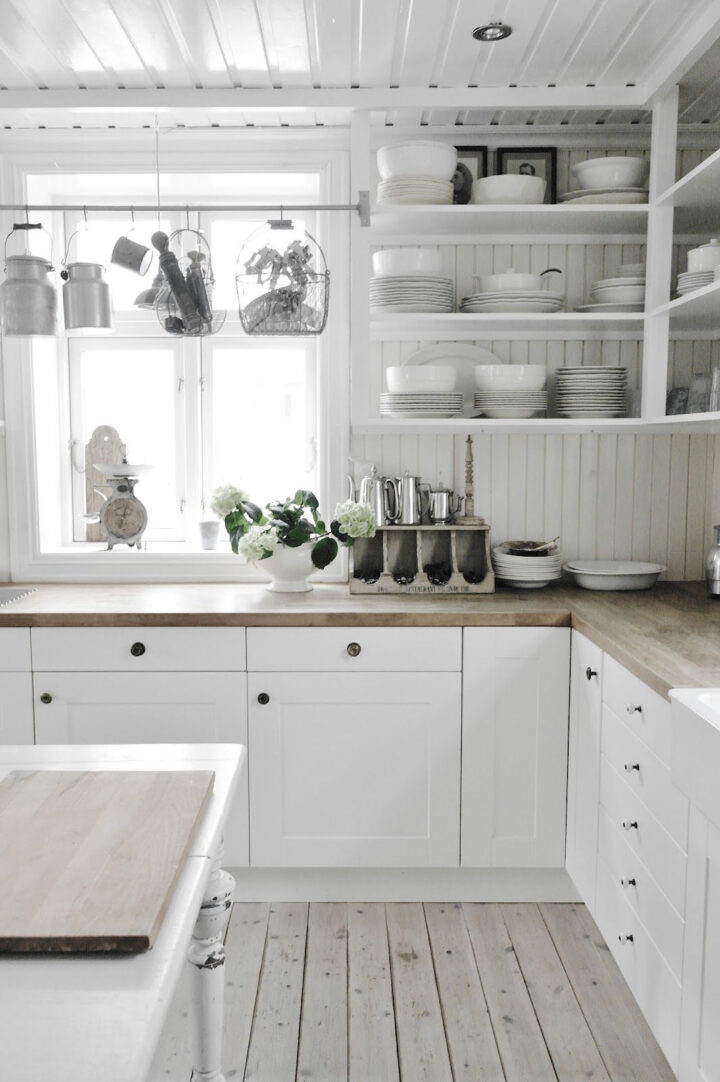 Cuisine Esprit Scandinave Avec Meubles Blancs Et Bois Clair. Dream dedans Scandinave Cuisine Blanche Et Bois