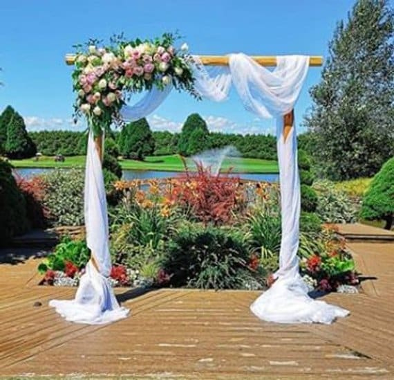 Déco De Mariage : 20 Arches Canons Pour Votre Cérémonie Laïque destiné Arche Ceremonie Laique