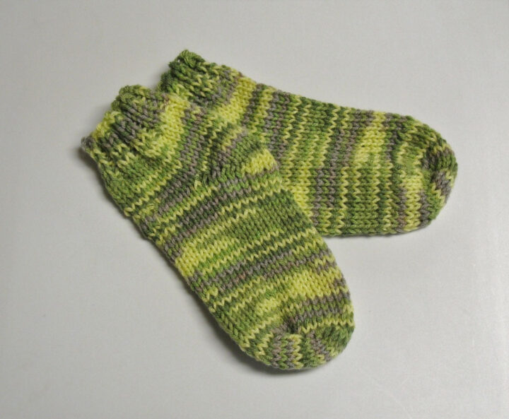 Des Chaussettes Sur 2 Aiguilles Pour Toute La Famille | Tricoter Des destiné Chaussette En Tricot Gratuit En Pdf