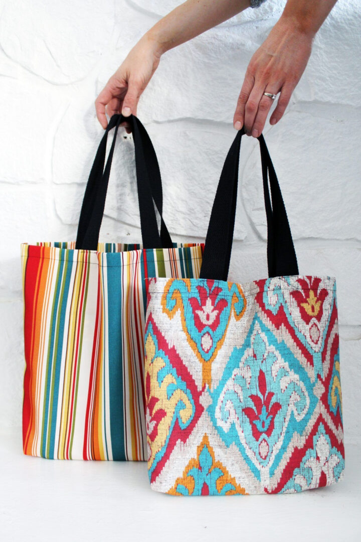 Easy Tote Bag Pattern W/ Video Tutorial - Creative Fashion Blog | Tote encequiconcerne Modèles De Sacs En Tissu À Faire Soi Même