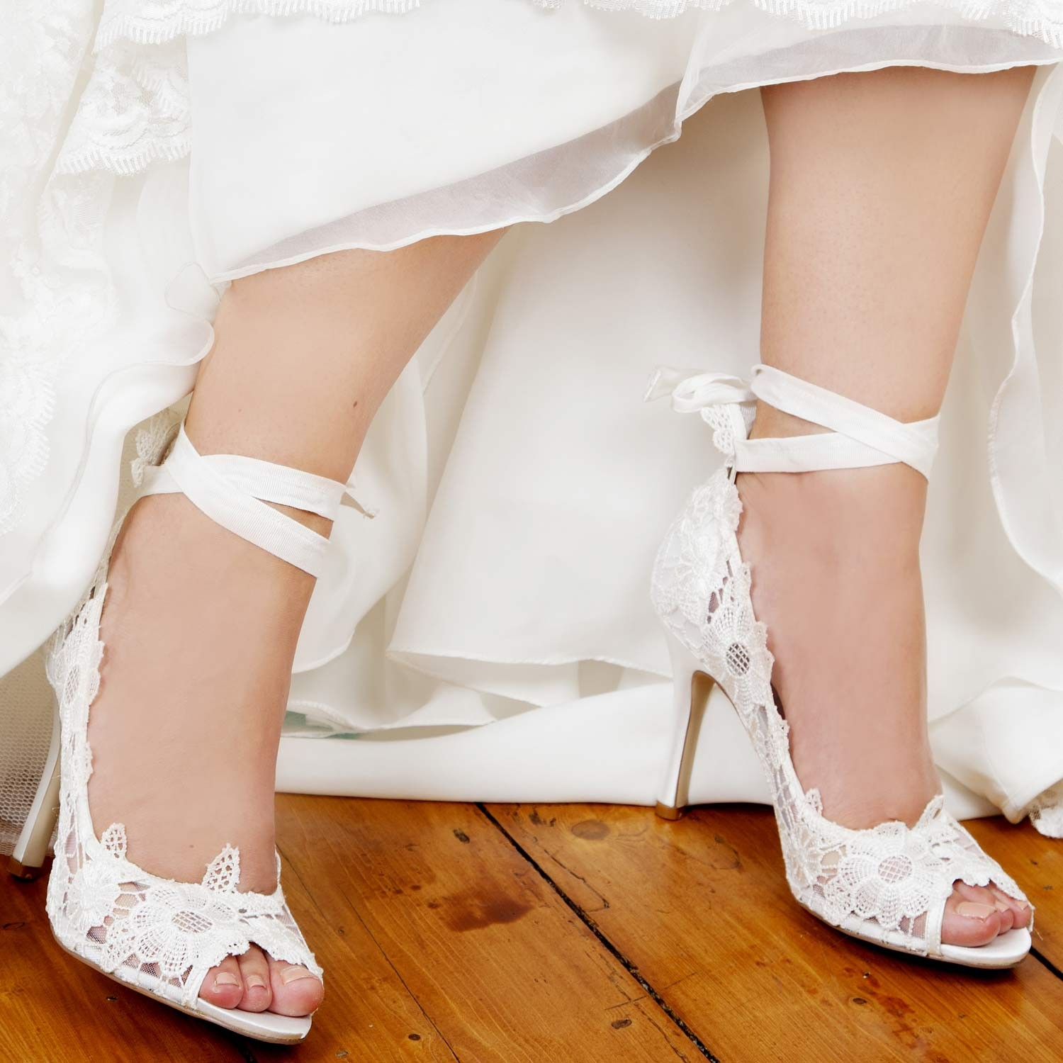 Escarpins Mariage En Dentelle Avec Ruban - Instant Précieux dedans Chaussures De Mariée Élégantes Et Originales