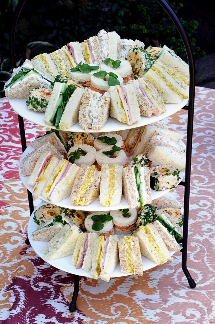 Fancy Tea Sandwiches, Ham, Corned Beef, Roast Beef - Oracibo - Food dedans Mini Sandwich Pour Buffet