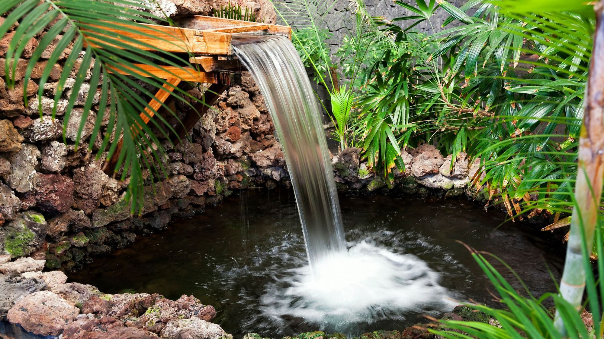 Fontaine Et Cascade Pour Bassin De Jardin : Choisir Et Installer pour Bassin Hors Sol Avec Cascade