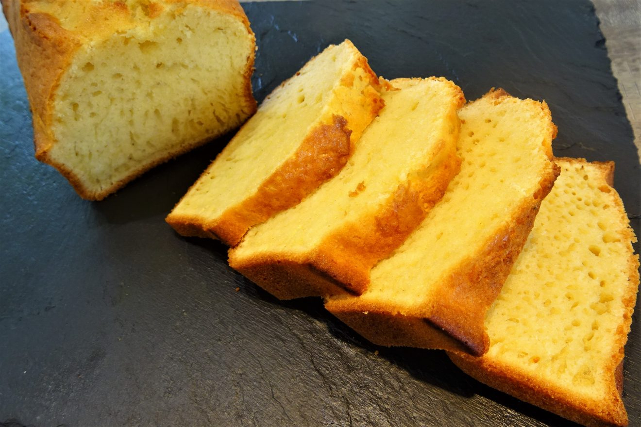 Gâteau Au Yaourt Et Au Rhum - La Recette Facile Par Toqués 2 Cuisine serapportantà Cake Au Yaourt Cremeux
