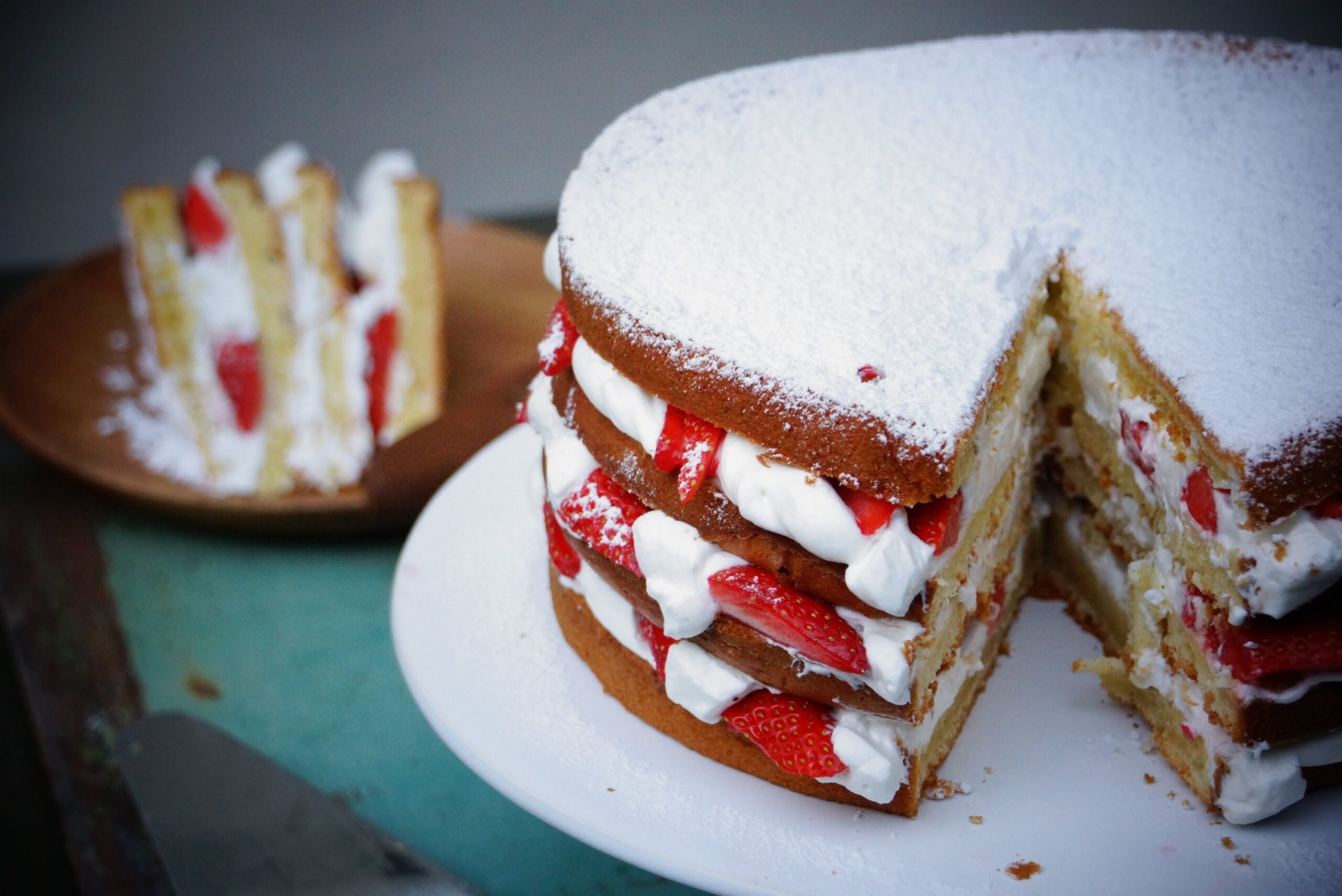 Gâteau Au Yaourt Facile Façon Layer Cake Aux Fraises | Gateau Yaourt concernant Cake Au Yaourt Cremeux