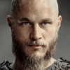 La Vraie Histoire De Ragnar Lodbrok En 2020 | Vikings Travis Fimmel destiné Coupe Viking Homme Court