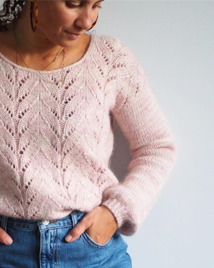 Le Pull Enchantee Sera Disponible Sur Ravelry Ce Vendredi. Ce Pull En encequiconcerne Maille De Laine