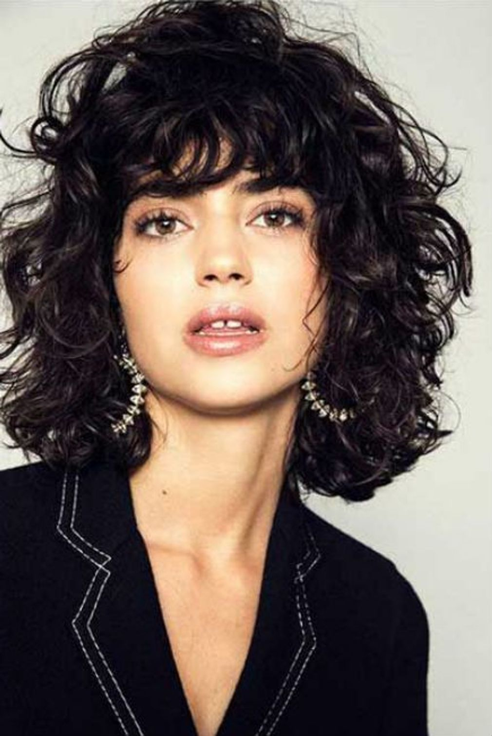 Les Plus Belles Coupes Carré | Curly Hair Photos, Curly Hair Trends destiné Cheveux Bouclés Carré Plongeant Frisé Naturel