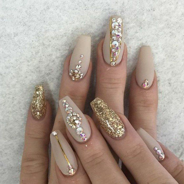 Les Tendances Chez La Déco Ongles! 62 Variantes En Photos! | Rhinestone dedans Ongle Beige Rose