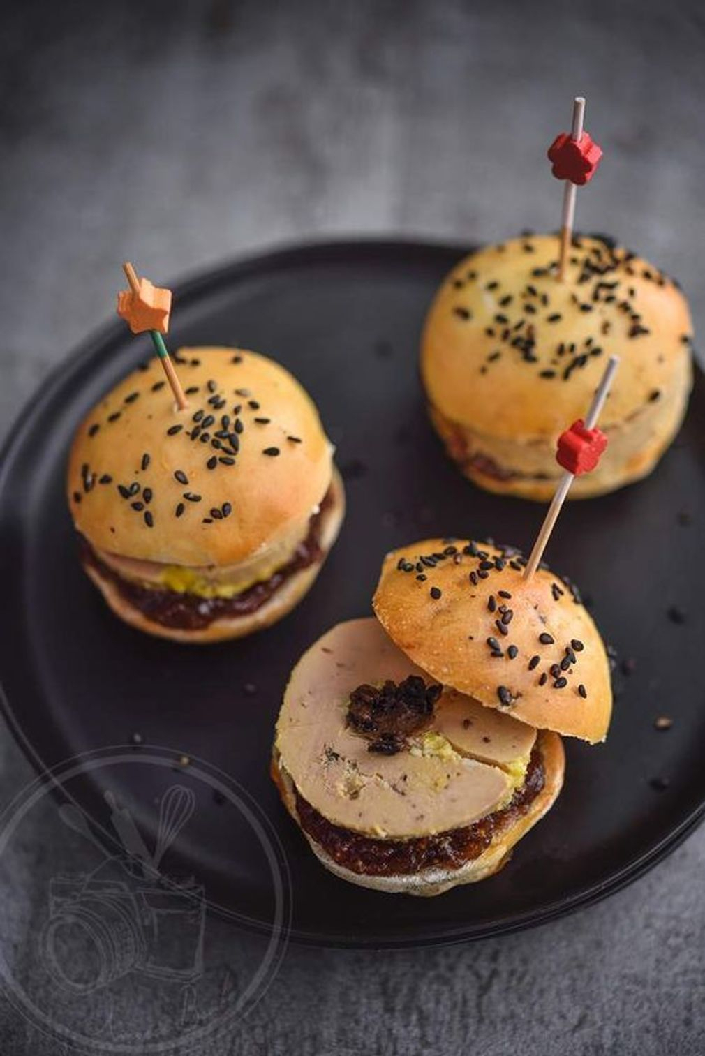 Mini Burgers Au Foie Gras Et À La Truffe Apéritif De Noël : Idées De dedans Idée Garniture Mini Burger Apéro Noël