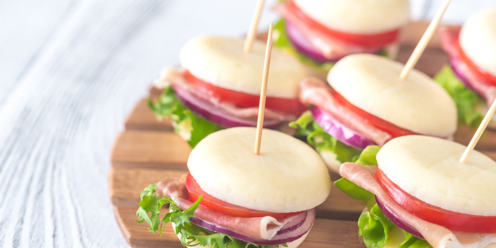 Mini-Burgers De Babybel Au Jambon Cru | Recette | Recette Apéro Facile pour Idée Garniture Mini Burger Apéro Noël