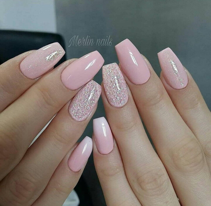 #Ongles Rose Pale #Paillettes Manucure Féminine Et Délicate Pink destiné Ongle En Gel Fete Paillette