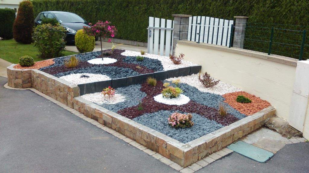 Paillage Bois Et Ardoise Pour Aménagement Extérieur Et Paysager encequiconcerne Parterre Cailloux Blanc Et Ardoise