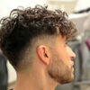 Pin De Vitor Toledo Em Hair | Penteados Undercut, Cabelo Descolado pour Dégradé Cheveux Bouclés Homme