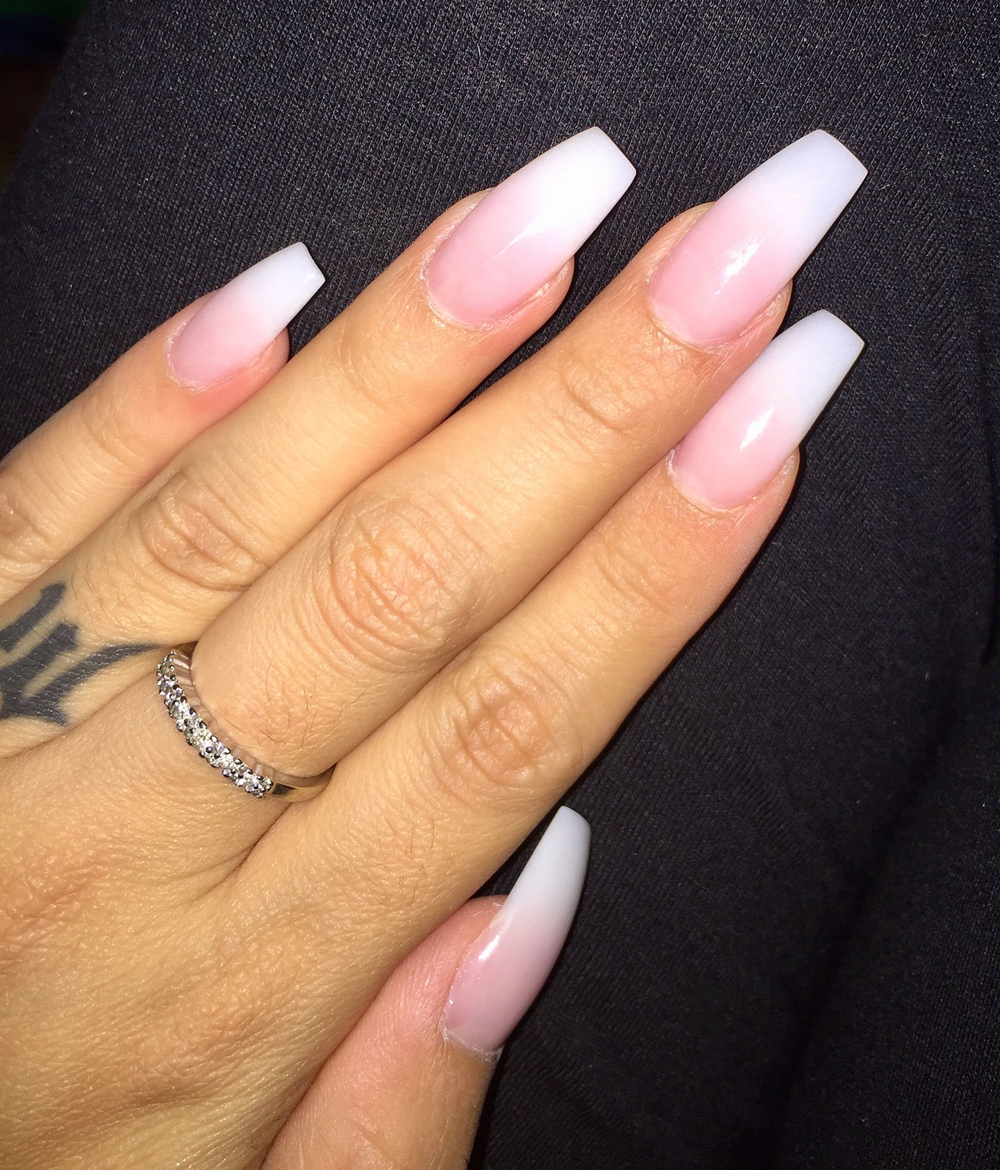 Pink To White Acrylic Ombré.. Coffin Style Ig: Ashleyvictoria.xo avec Ongle Rose Pastel