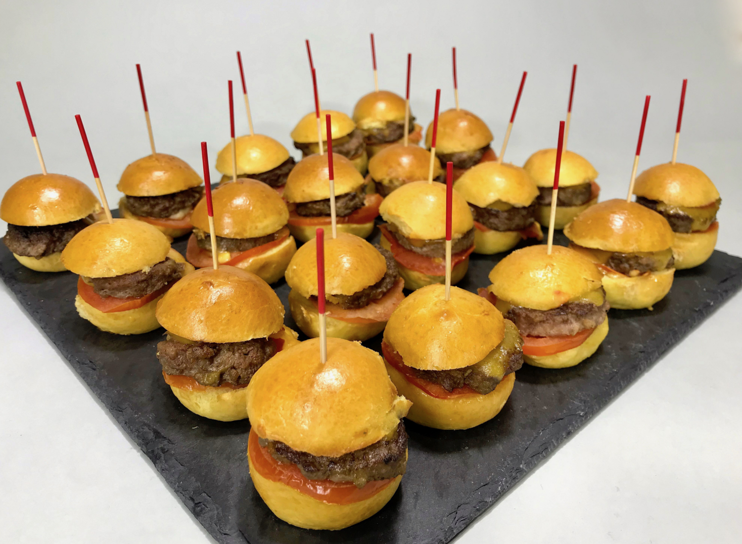 Plateau De Mini Burgers - Jérôme Ravel Traiteur dedans Idée Garniture Mini Burger Apéro Noël