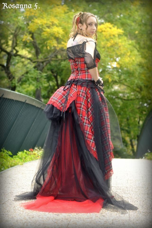 Robe De Mariée Gothique Rouge Écossais Et Dentelle Noir : Robe Par avec Robe De Mariée Gothique