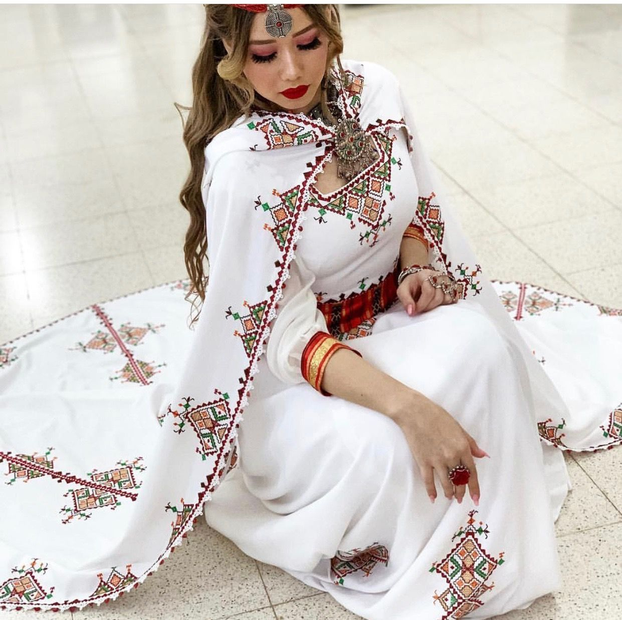 Robe Kabyle ~Berbère~,Robe Kabyle ~Berbère~ Lorsque Vous Faites Face Au à Robe Kabyle Mariage