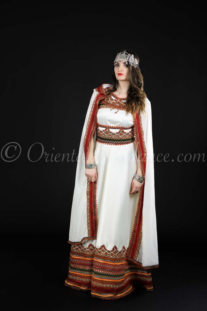 Robe Kabyle Pour Mariage | Robe Kabyle Moderne, Robe Kabyle Mariage, Robe à Robe Kabyle Mariée