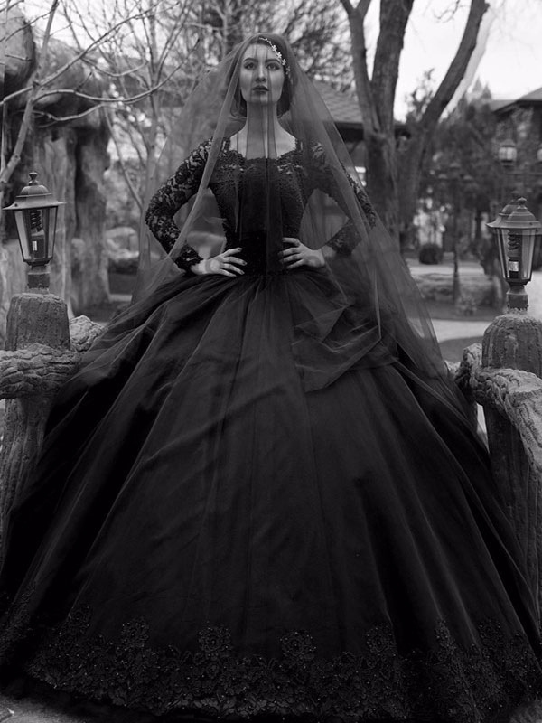 Robes De Mariée Gothique Robe De Princesse Silhouette Robe De Mariée encequiconcerne Robe De Mariée Gothique