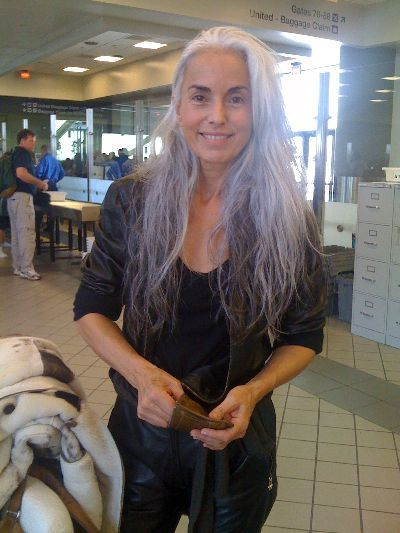 Silver Grey Hair, Long Gray Hair, Short Hair, Ageless Style, Ageless concernant Yasmina Rossi Mari