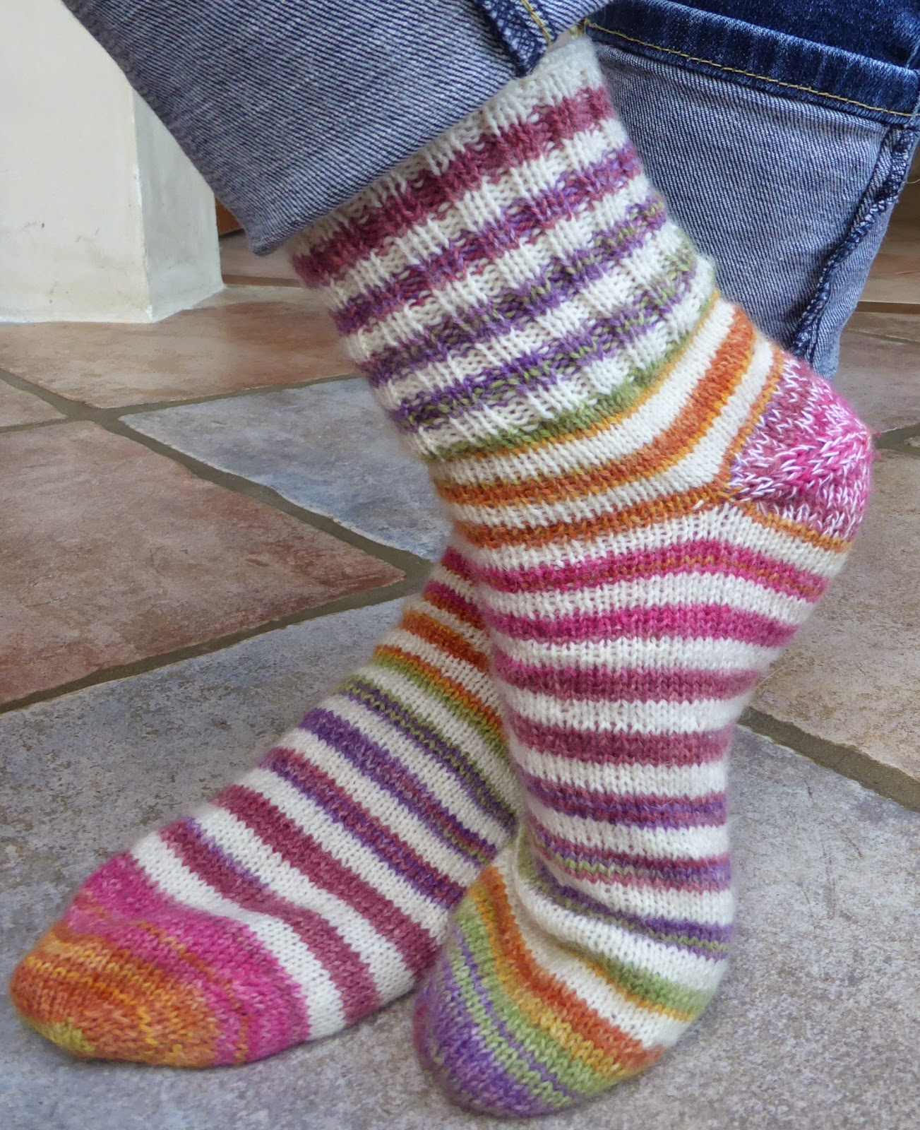 Simplyfil: Chaussettes Faciles En Commençant Par La Pointe / Easy Toe dedans Chaussette En Tricot Gratuit En Pdf