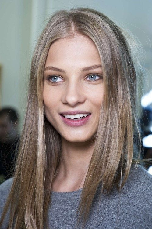 Un Blond Foncé Cendré Sur Des Yeux Bleus | Coole Frisuren, Frisuren serapportantà Couleur Blond Foncé