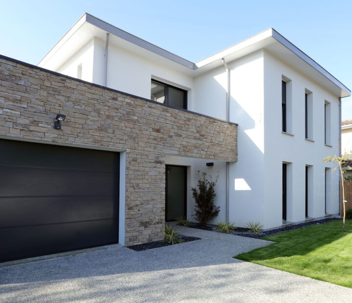 Un Placage Extérieur En Pierres Des Pyrénées En 2020 | Façade Maison dedans Porte D'Entrée Maison En Pierre