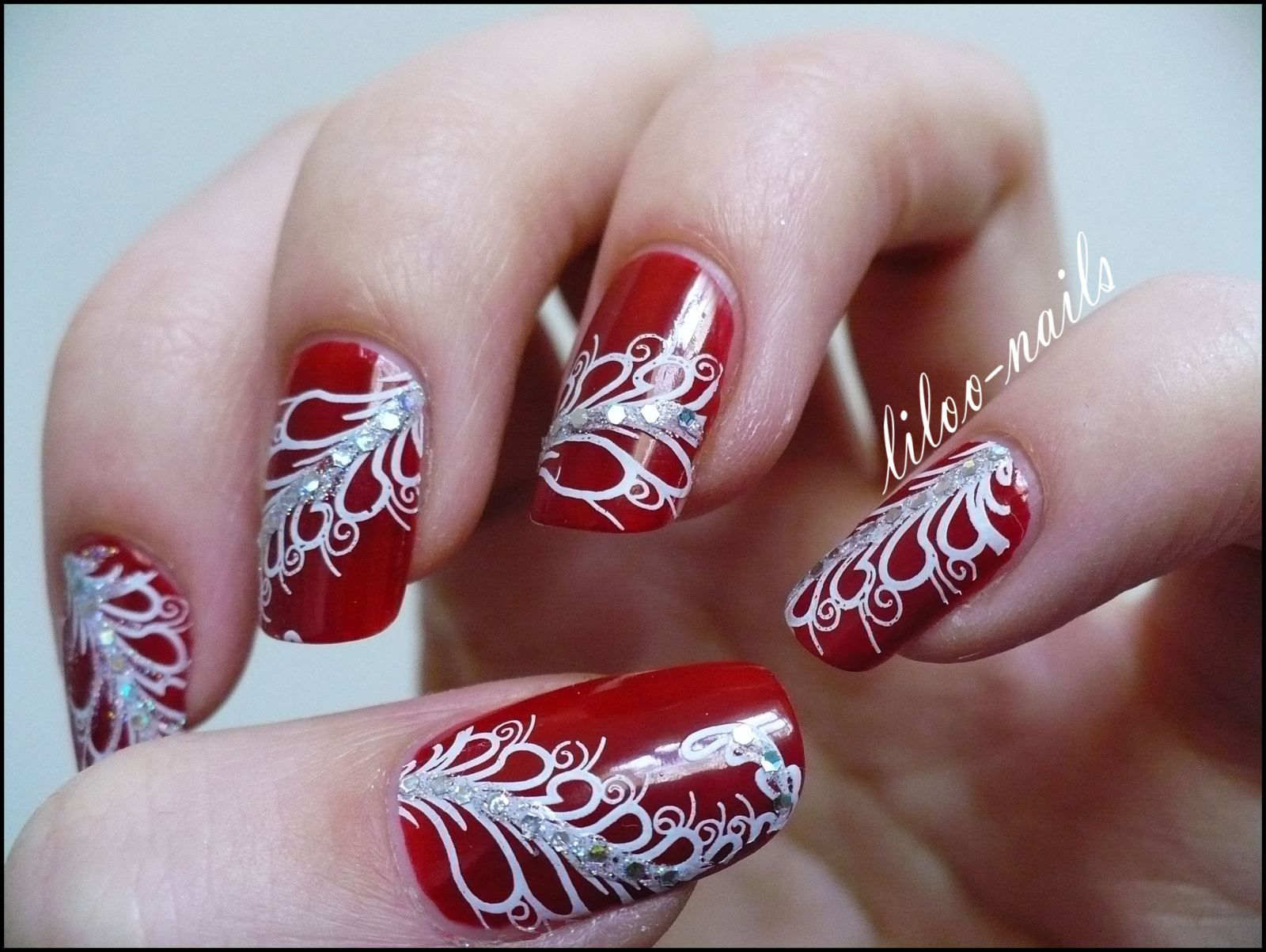Voir L'Article Pour En Savoir Plus. Red And White Nails, Nail Art, Fun à Ongle Rouge Deco