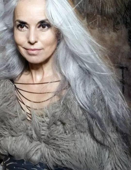 Yasmina Rossi : Mannequin À 60 Ans Et Toujours Rayonnante avec Yasmina Rossi Mari