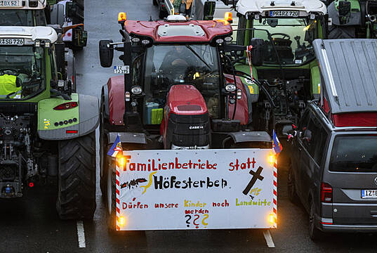 Columns of tractors gather in Berlin for final demo amid farmers’ protest