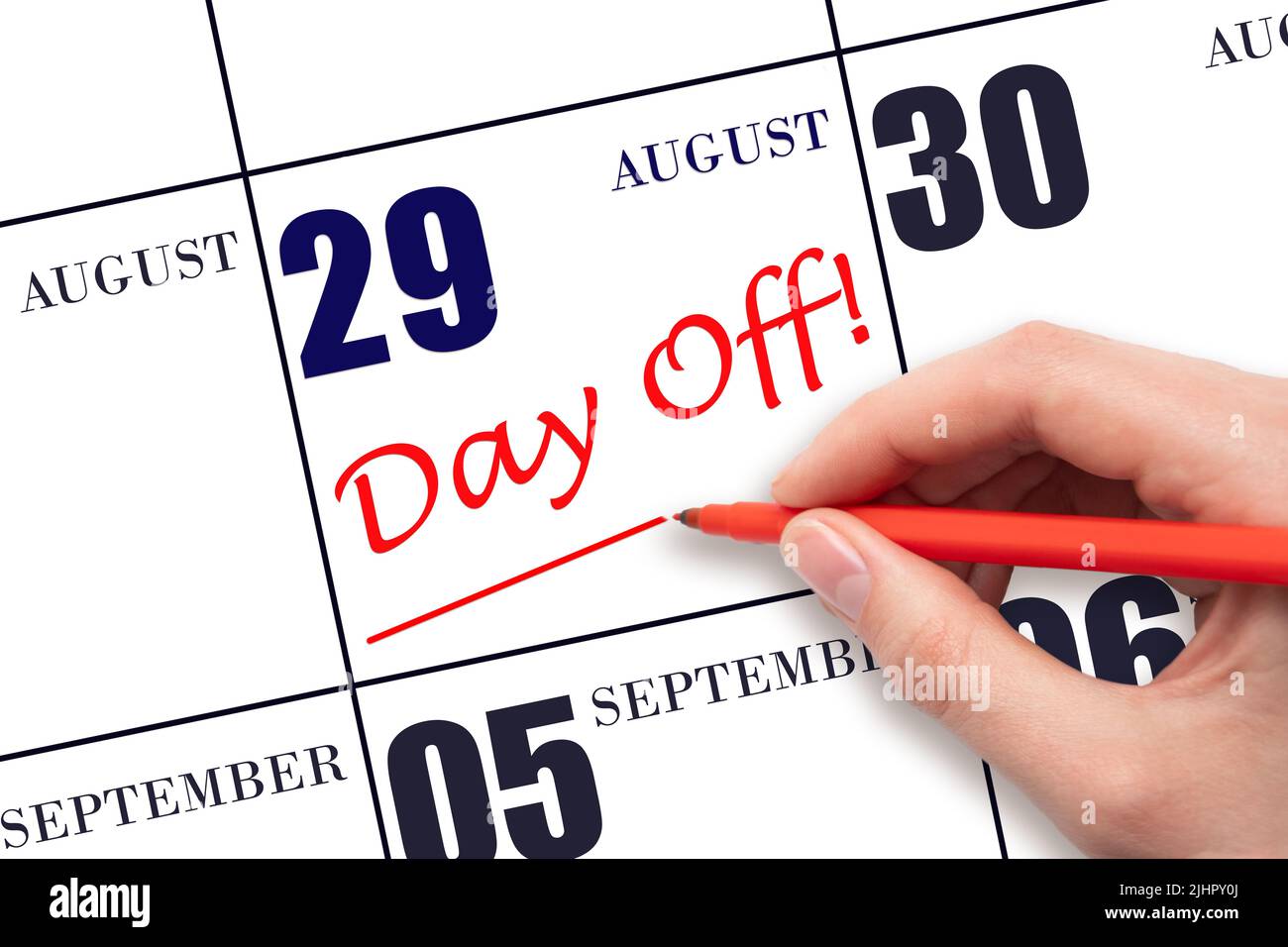  29. Tage im August. Schreiben Sie Text TAG FREI und zeichnen Sie eine Bildidee 